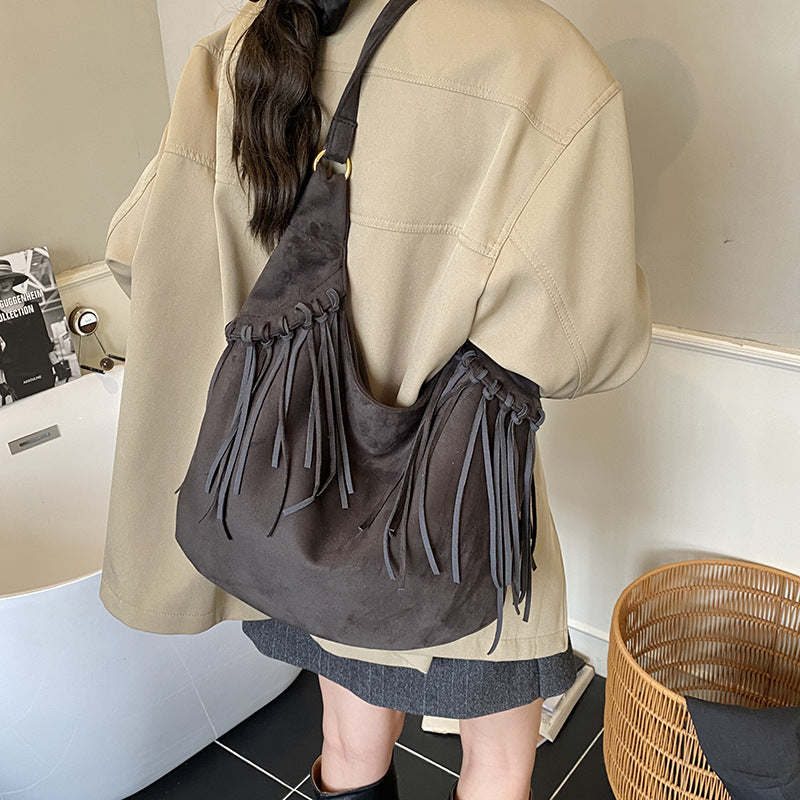 Autumn And Winter New Large Capacity Versatile Dumpling Bag Retro Messenger Bag